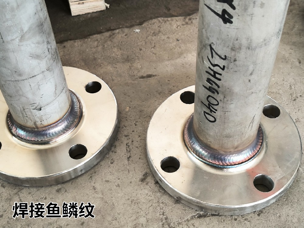 衡水客戶碳鋼壓力容器現(xiàn)場調(diào)試，工人很快學(xué)會