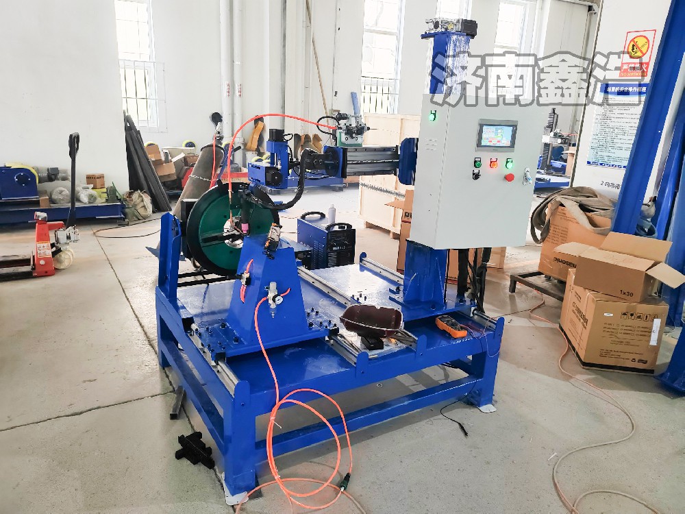 鑫浩氬弧自動焊機(jī)，智能數(shù)控，運(yùn)行穩(wěn)定