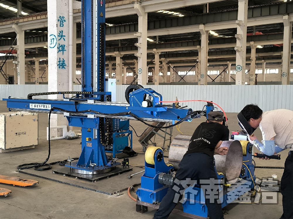 重型焊接操作機(jī)，智能數(shù)控，運(yùn)行穩(wěn)定